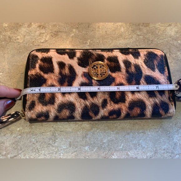 DASEIN Leopard print Ladies Wristlet Wallet PU Leather Zipped Around. NWOT - Picture 5 of 7